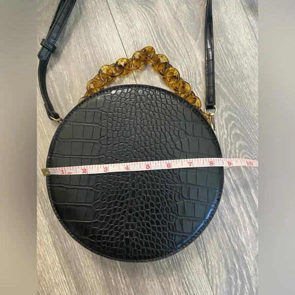 Madison West, NWOT Black Faux Croc Round Crossbody Purse Acrylic Tortoise Chain - Picture 9 of 12